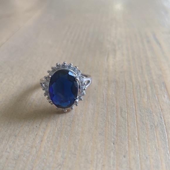 "MAJESTIC Princess" Blue Sapphire/Silvertone Ring by AVON - Picture 7 of 10